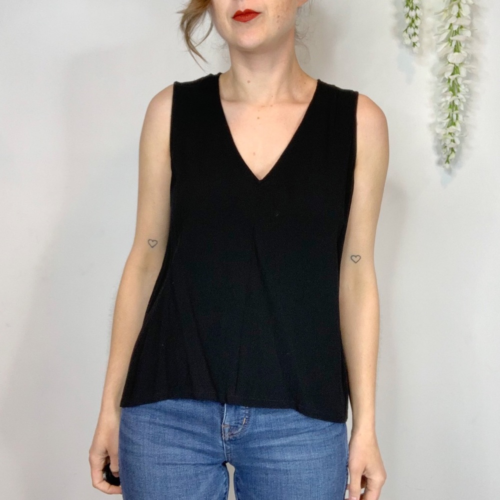 MADEWELL sleeveless blouse v-neck hi low hem 1680